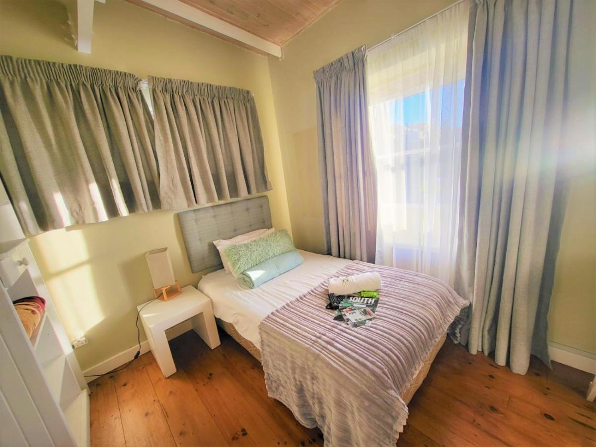 Point Village Guest House モーセル・ベイ エクステリア 写真