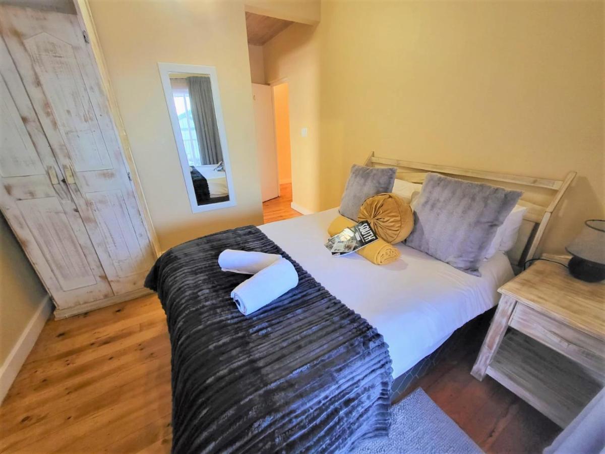 Point Village Guest House モーセル・ベイ エクステリア 写真