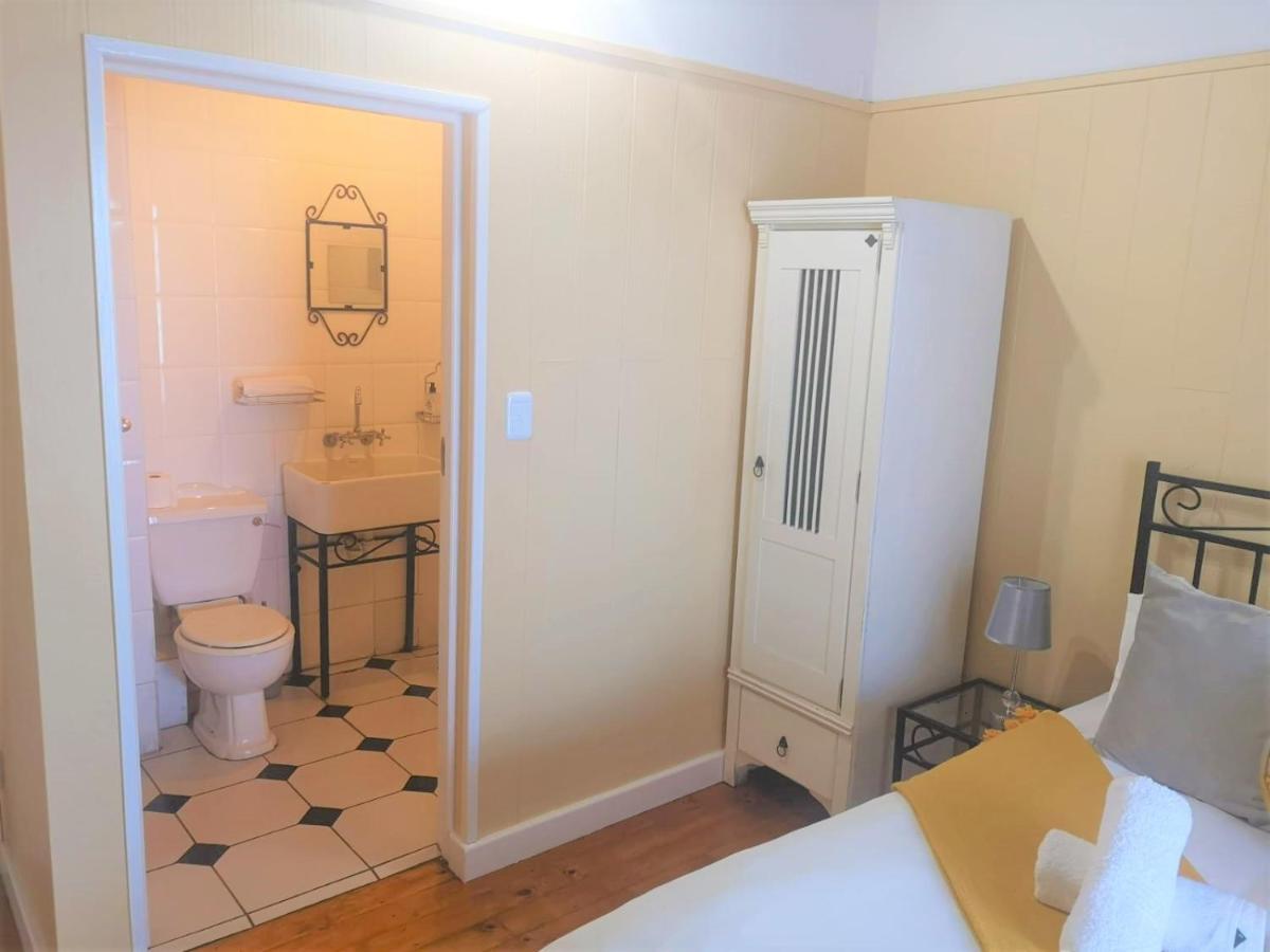 Point Village Guest House モーセル・ベイ エクステリア 写真