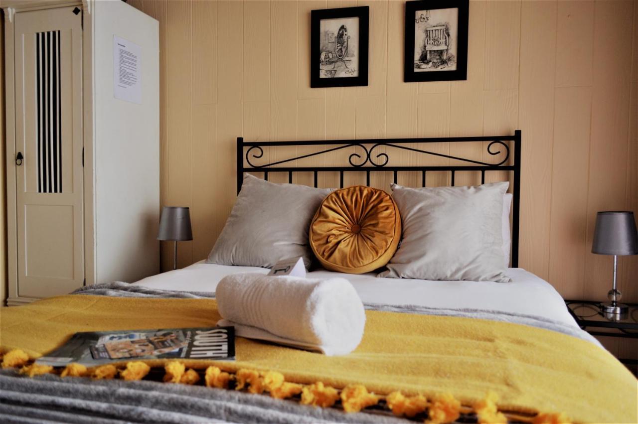 Point Village Guest House モーセル・ベイ エクステリア 写真