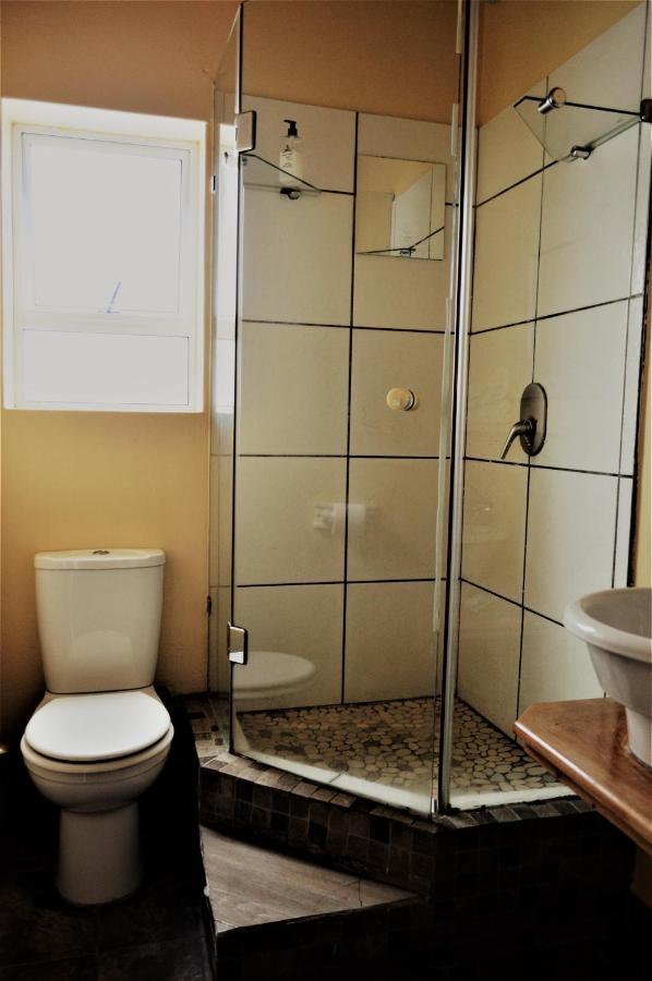 Point Village Guest House モーセル・ベイ エクステリア 写真