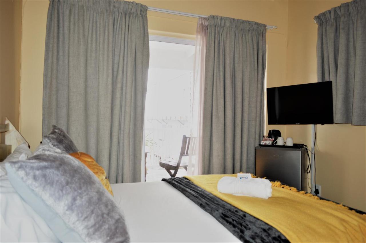 Point Village Guest House モーセル・ベイ エクステリア 写真