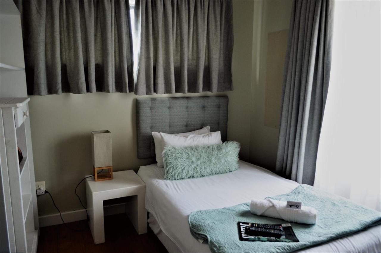 Point Village Guest House モーセル・ベイ エクステリア 写真